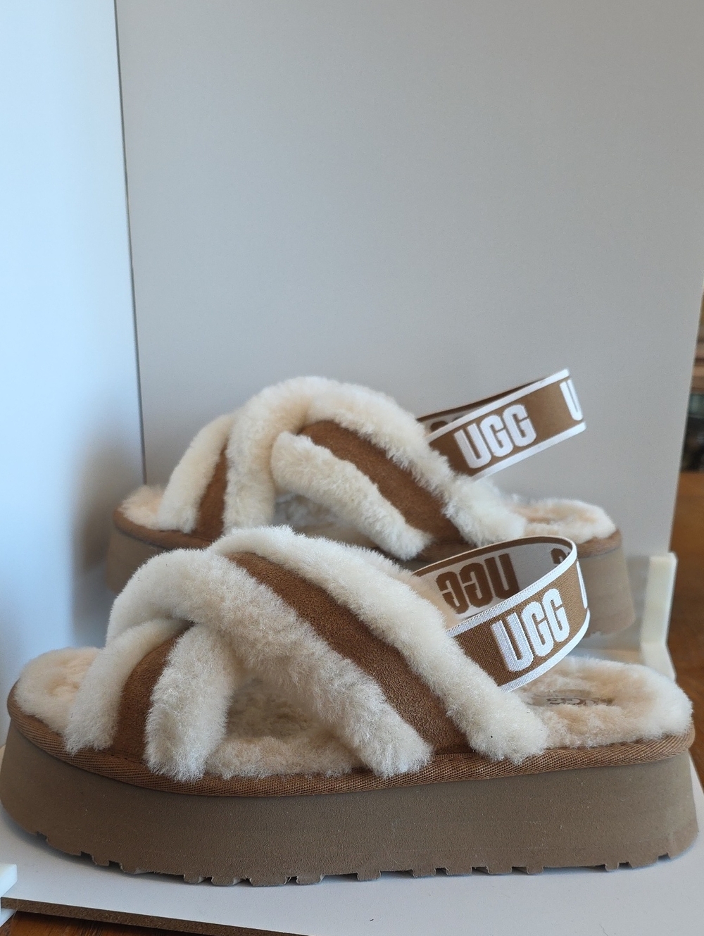 UGG Chestnut Disco Cross Slides White Fur Trim Logo Ankle Strap Sandals Size 8